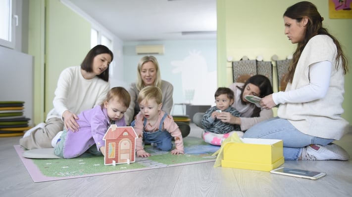 Enseñanza de inglés para bebés: lo que sabe la neurociencia sobre el aprendizaje temprano