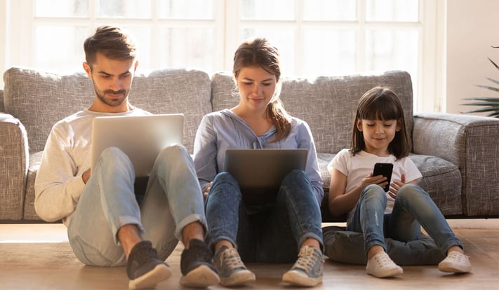 Seguretat online: com protegir els nens i nenes dels riscos d’Internet
